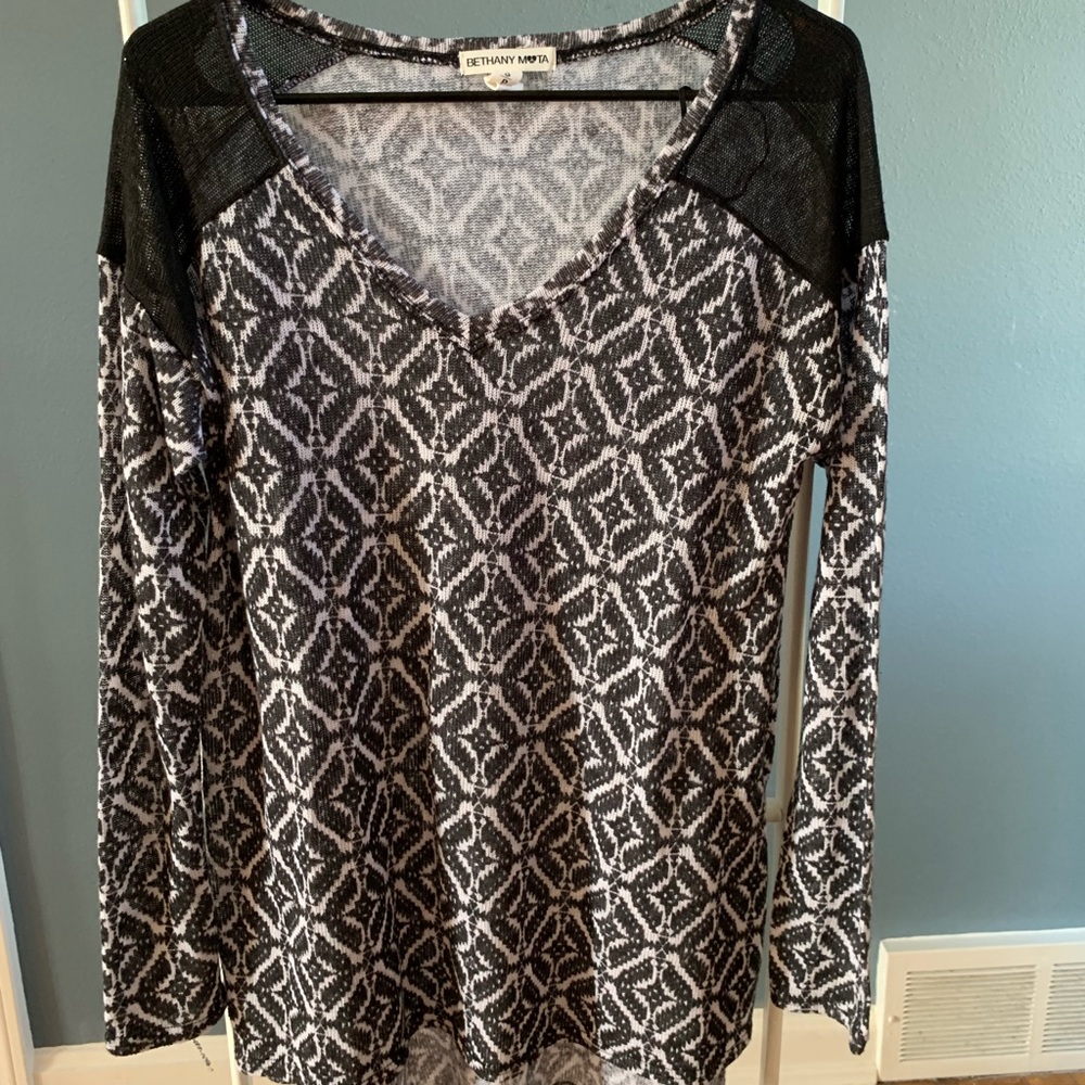 Patterned lightweight sweater